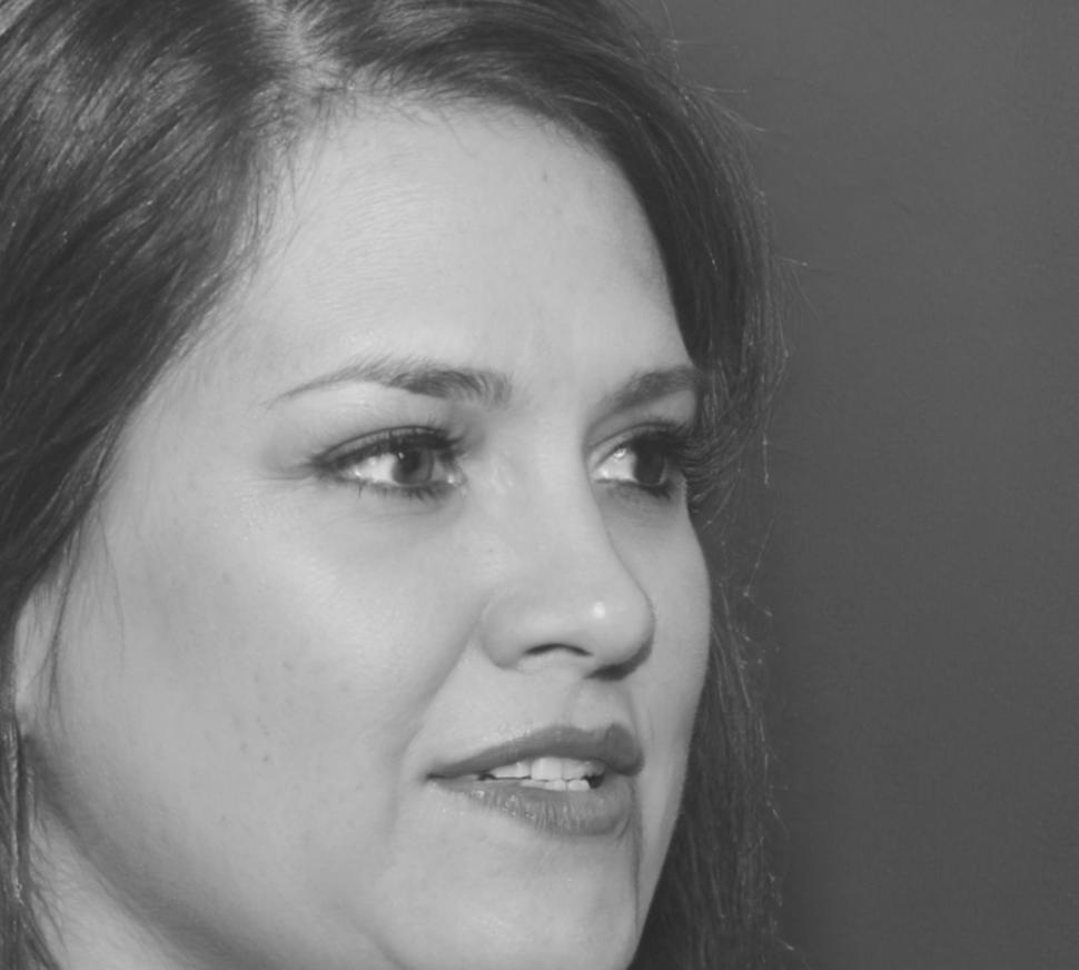 Portrait of Priya Singh, Lead Financial Educator